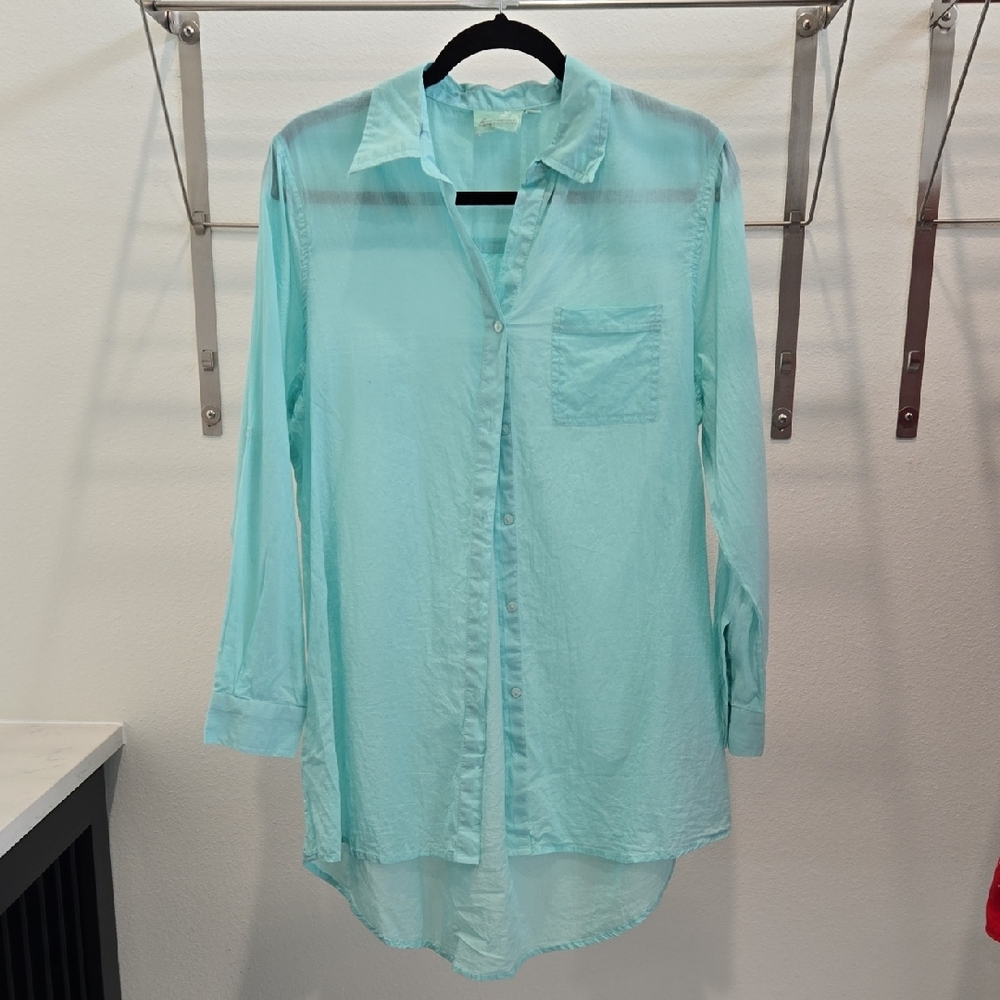 Lightweight Mint Women's Button-Down Shirt with Chest Pocket